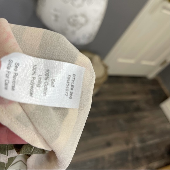 CAbi Womens Striped Lace Tank Top Blouse Green Red Floral Size Medium - Picture 3 of 3